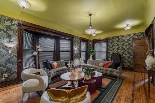 Highland Square House | Akrons Werner House Historic 4 Bedroom Luxury