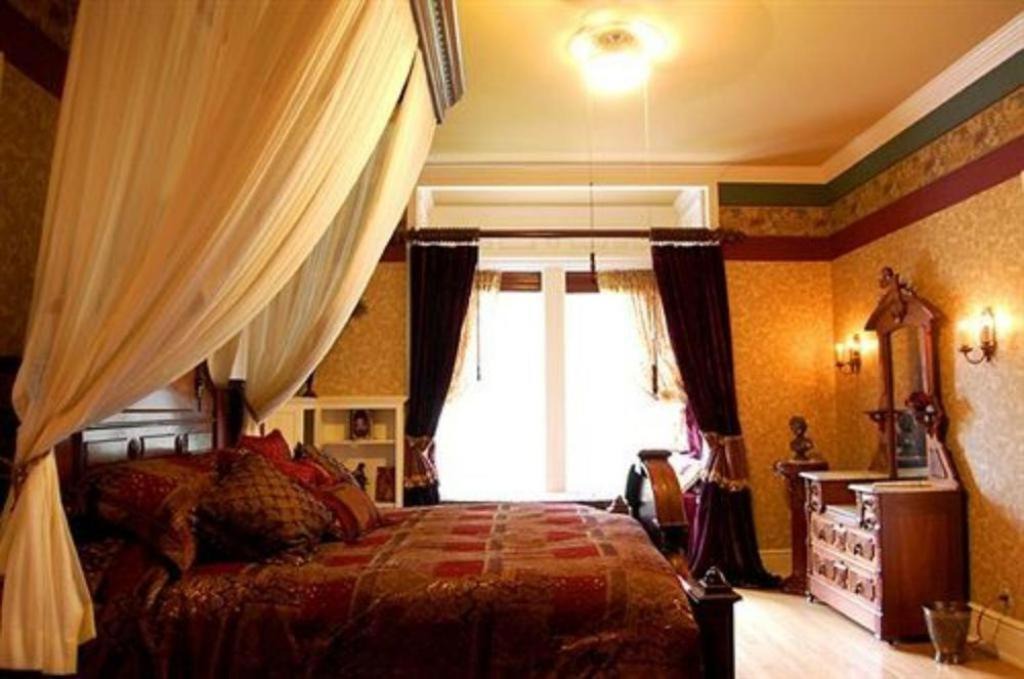 Winona Bed & Breakfast | Alexander Mansion Bed & Breakfast