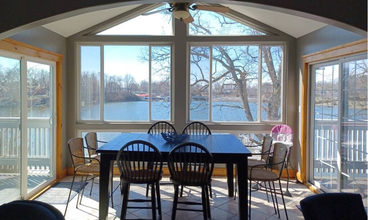 Monticello House | Alexander’s Landing Penthouse - Lakefront, Balcony, and Room to Relax
