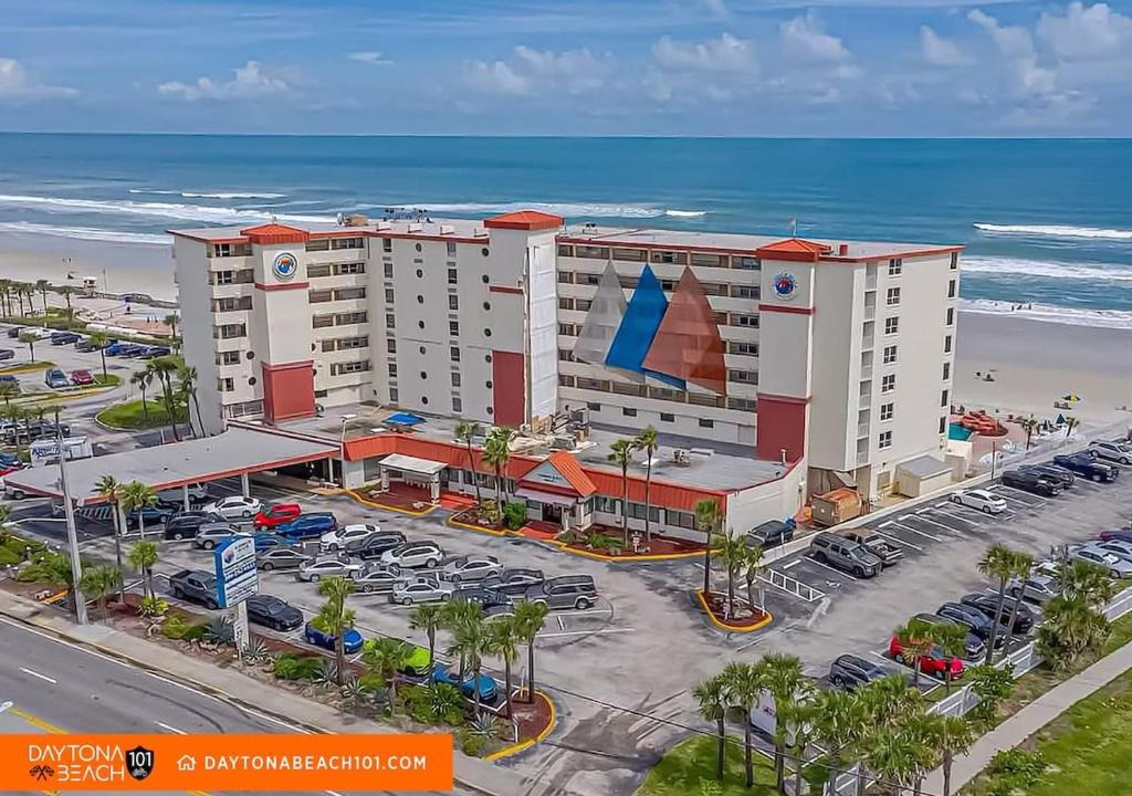 Lenox Park Apartment | Amazing Studio Steps Away From The Atlantic Ocean!