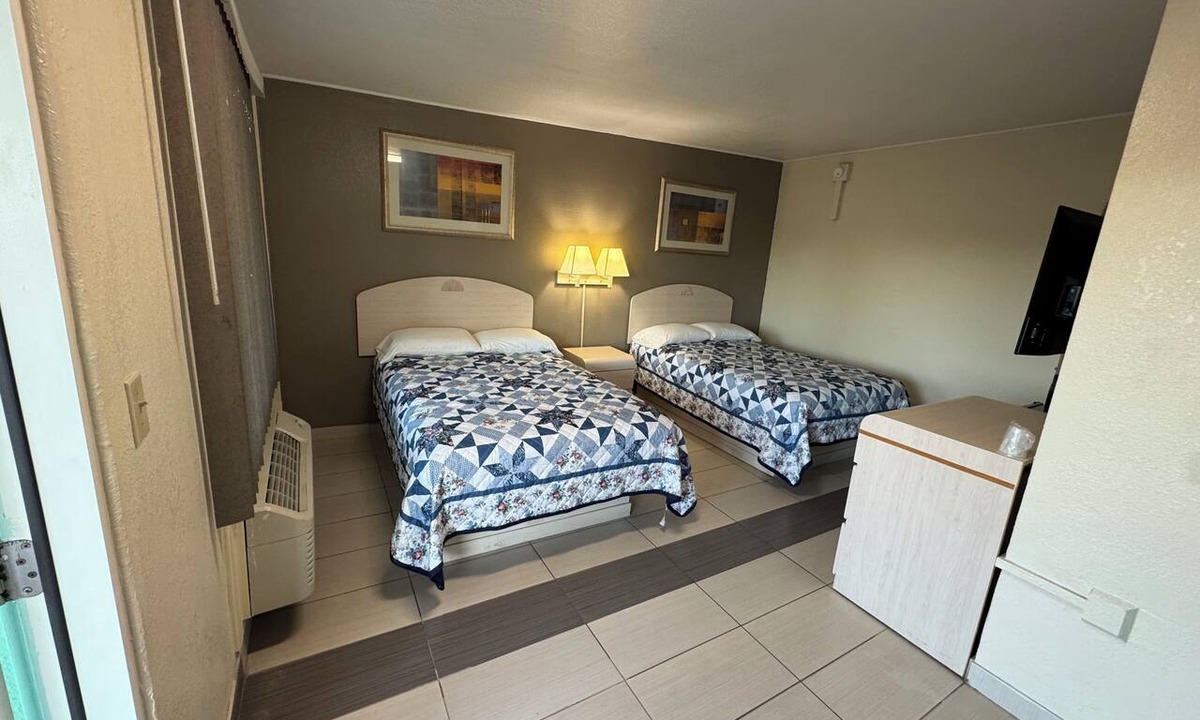 Cocoa Hotel | American Inn
