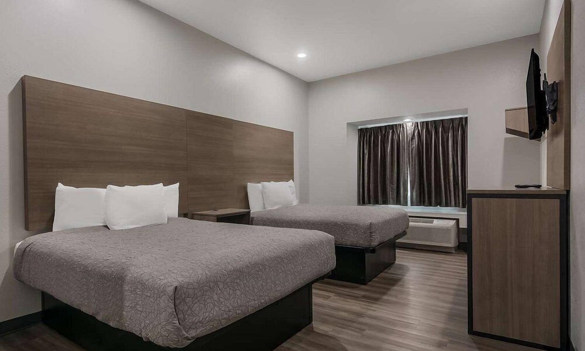 Lake Charles Hotel | Americas Best Value Inn & Suites Lake Charles at I-210 Exit 11