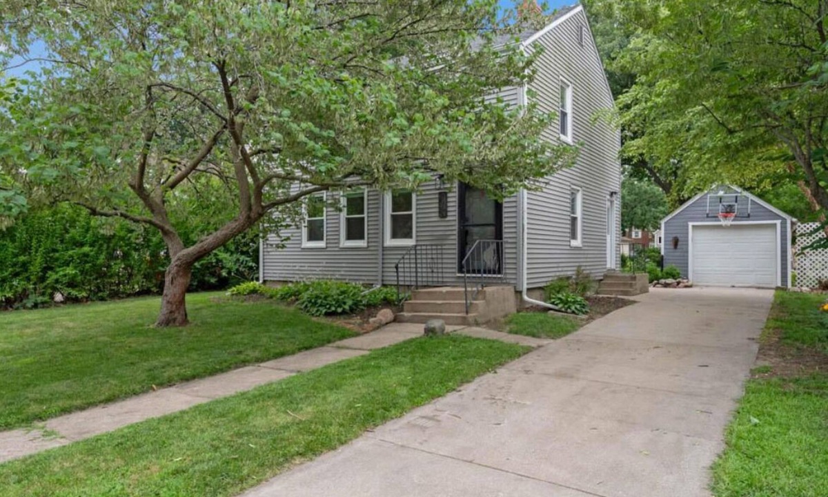 Ames House | Ames Stadium Stroll - Spacious 3 Bed/2 Bath Home