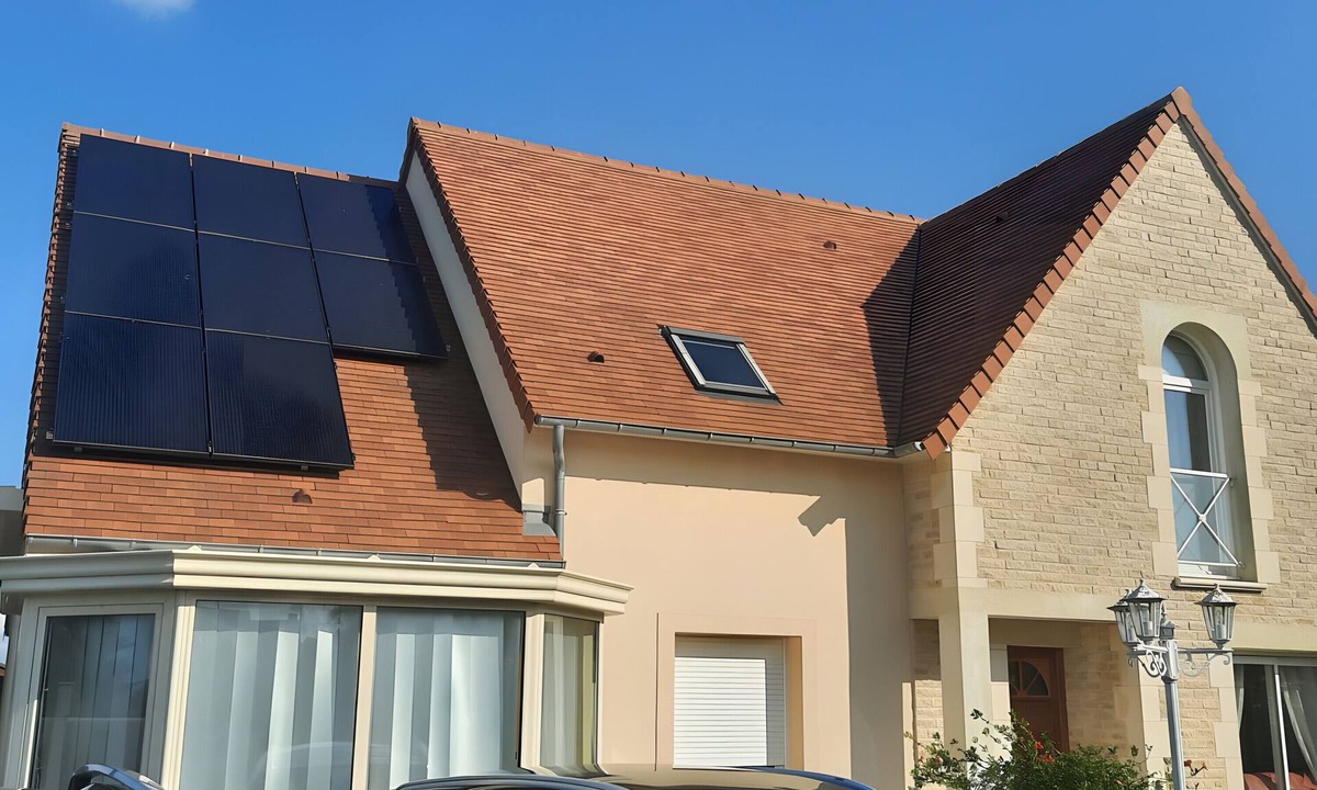 Courseulles-sur-Mer Apartment | Apartment 'Courseulles Comme À La Maison' with Private Terrace and Wi-Fi