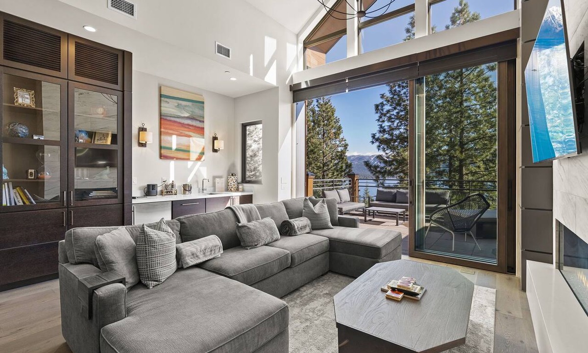 North Lake Tahoe Condo | Appreciate this exclusive private penthouse located on Lake Tahoe's North Shore