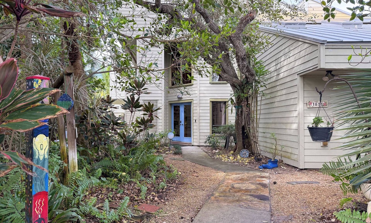Summerplace House | Art on the Beach Paradise 200ft from Beach!