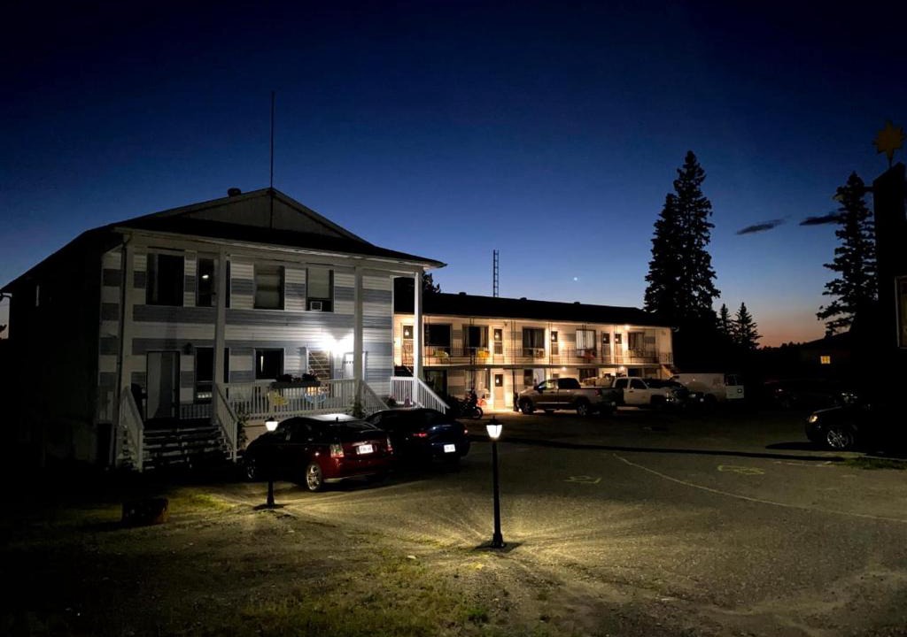 Latchford Hotel | Bay Lake Inn - Frontiersman Motel