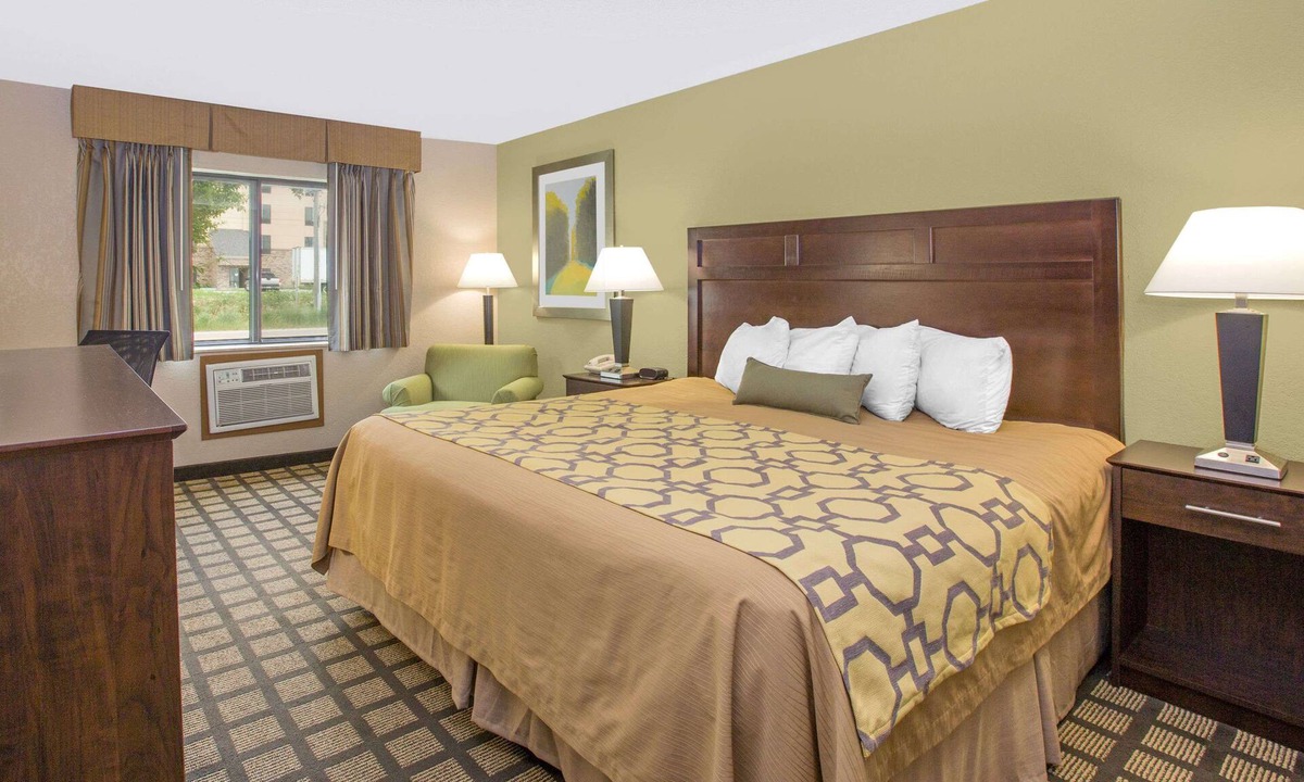 Ames Hotel | Baymont by Wyndham Ames