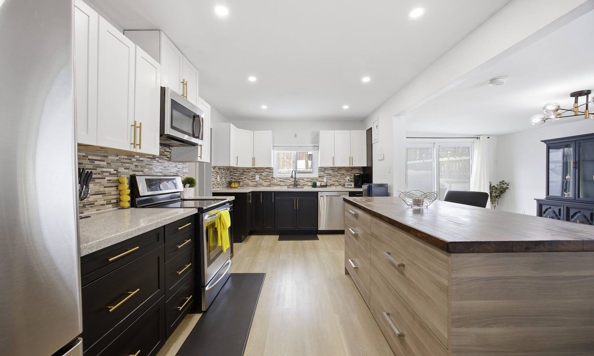 Midland Cottage | Bayside Serenity | Free Parking | Midland Cottage | Home gym | Jet tub