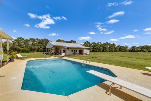 Enterprise House | BBQ Ready: Farm-Style Kinston Hideaway w/Pool