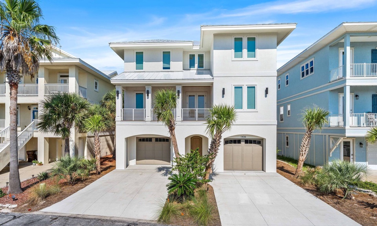 Caribbean Isle House | Beach & Bay - Luxury Retreat with Gulf Views, Golf Cart 🛺, Elevator
