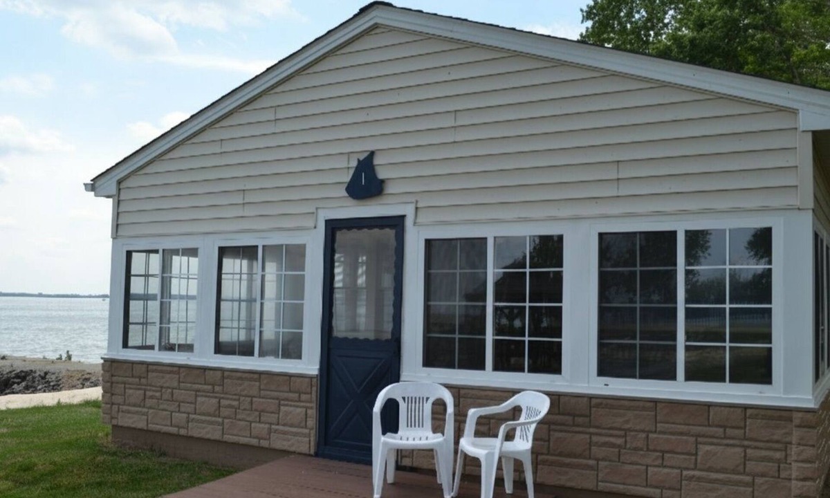 Marblehead Cottage | Beach Front 2BR Cottage #1 on Sandusky Bay — Steps from Private Beach