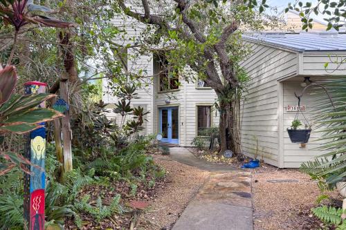 Summerplace House | Beach Paradise Getaway - 200ft from Beach!