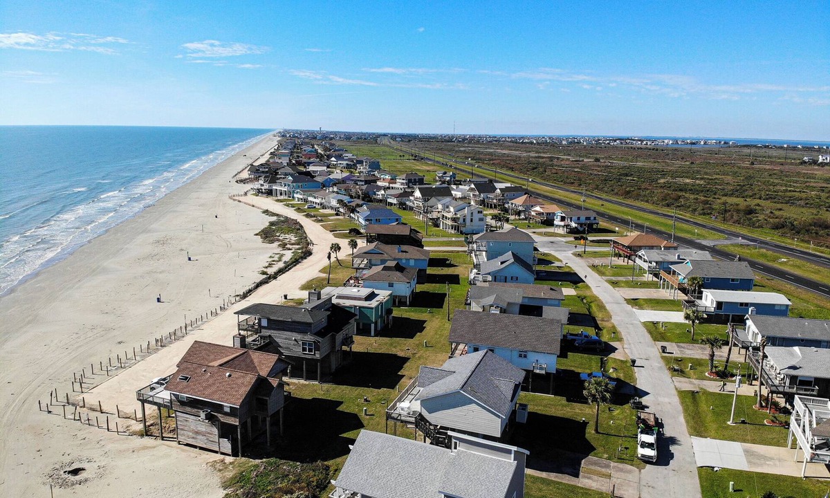 Spanish Grant Cottage | Beachfront Seashell by Ryson Vacation Rentals