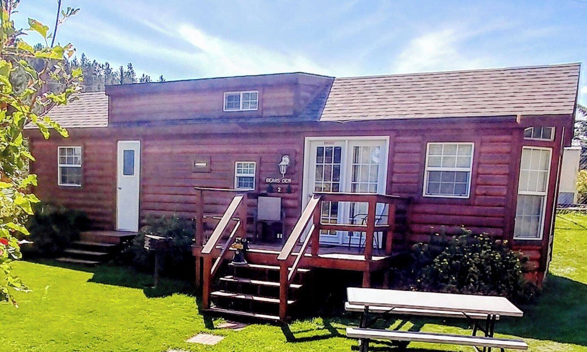 Hill City Cabin | Bears Den Vacation Cabin #2 at Cabins at Creekside in the Black HIlls of SD