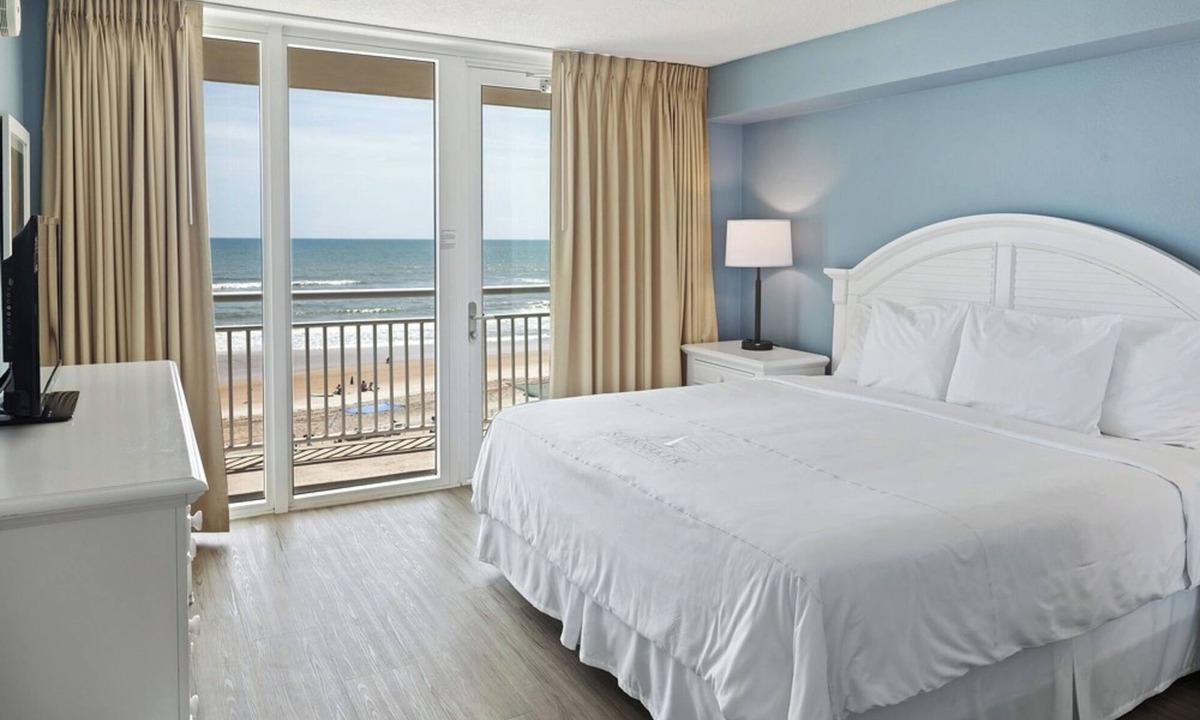 Ormond Beach Resort | Beautiful 1BR Condo w/Ocean Views, Full Kitchen, Pool Access & Beach Vibes