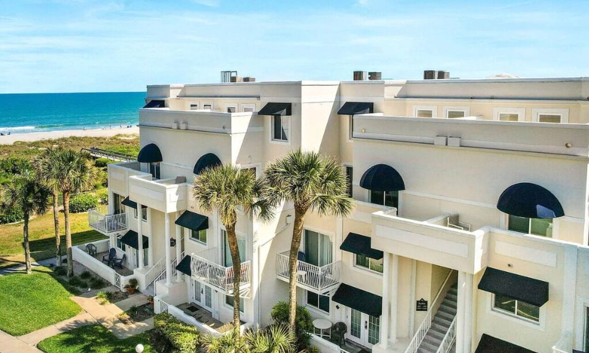 Cape Caneveral Beach Gardens Condo | Beautiful 2 Bedroom, 2 Bathroom Condo in Royal Mansions With Launch & Ocean Views!