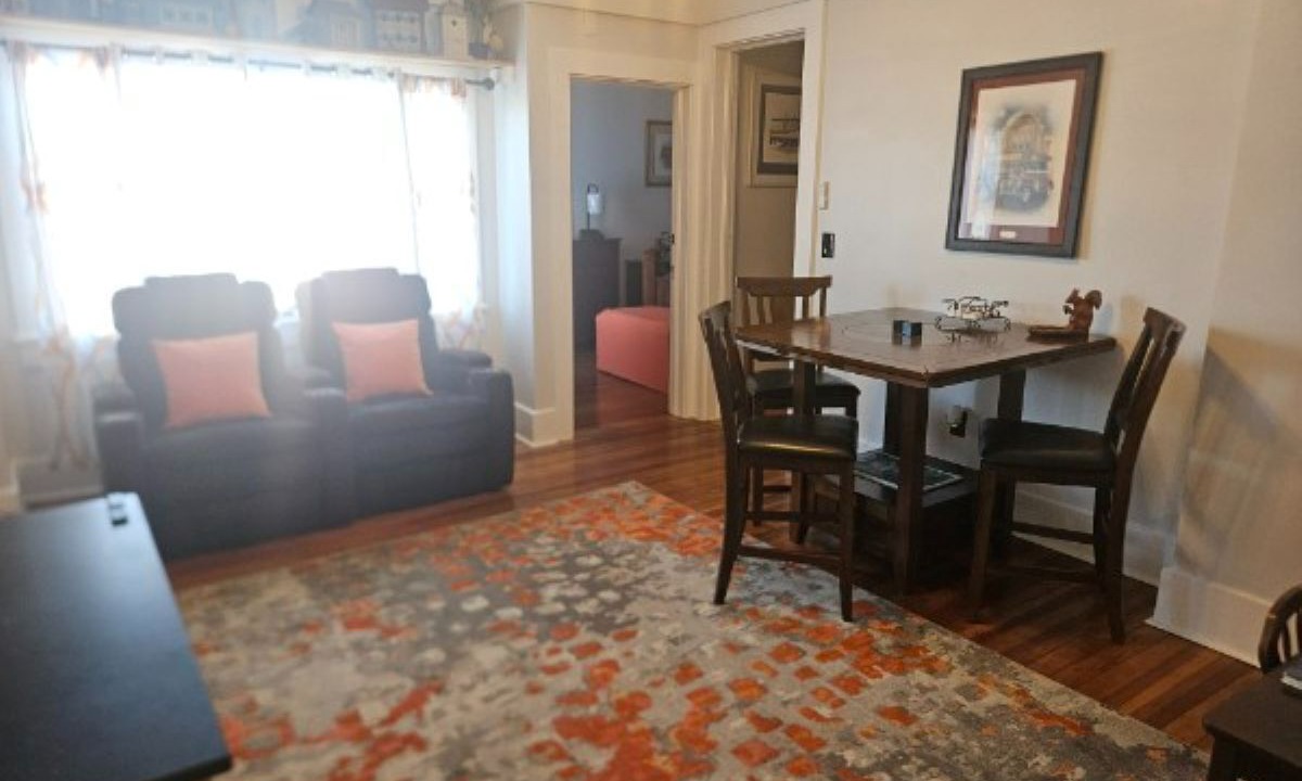 Sandusky Apartment | Beautiful 2 bedroom upstairs apartment in downtown Sandusky