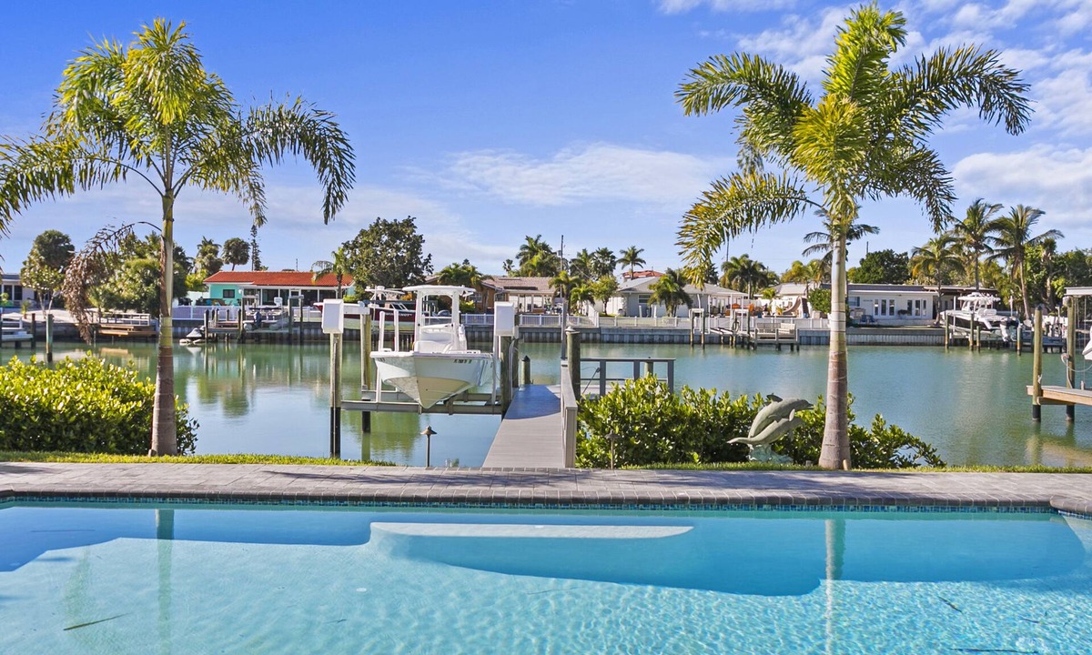 Vina Del Mar Island House | Beautiful Waterfront Home on Vina Del Mar - Walk to Pass-a-Grille Beach