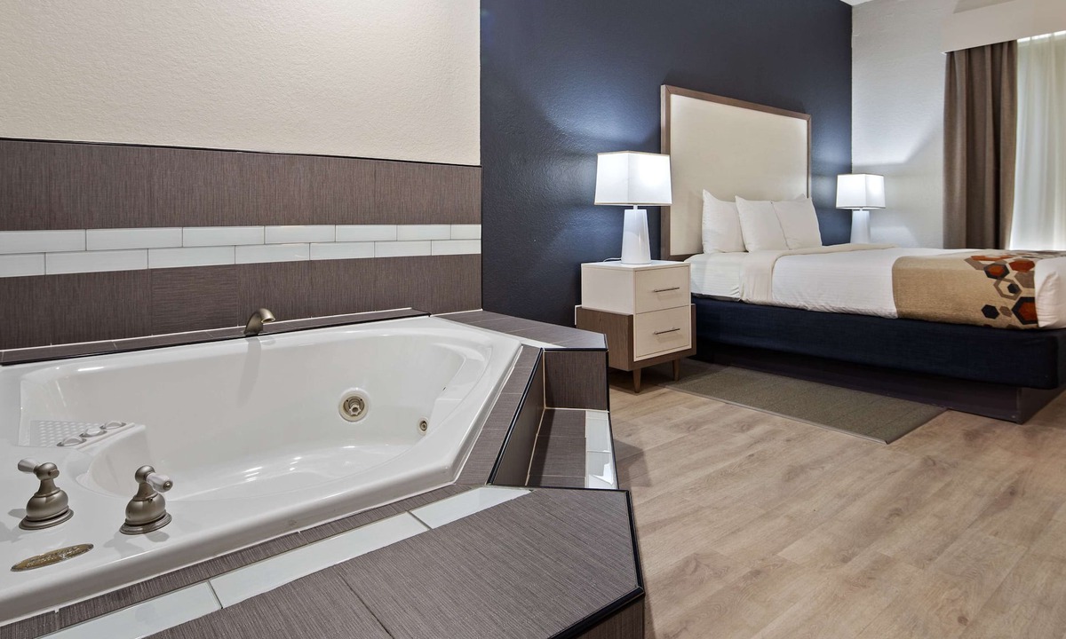 Walker's Island Hotel | Best Western Heritage Inn & Suites