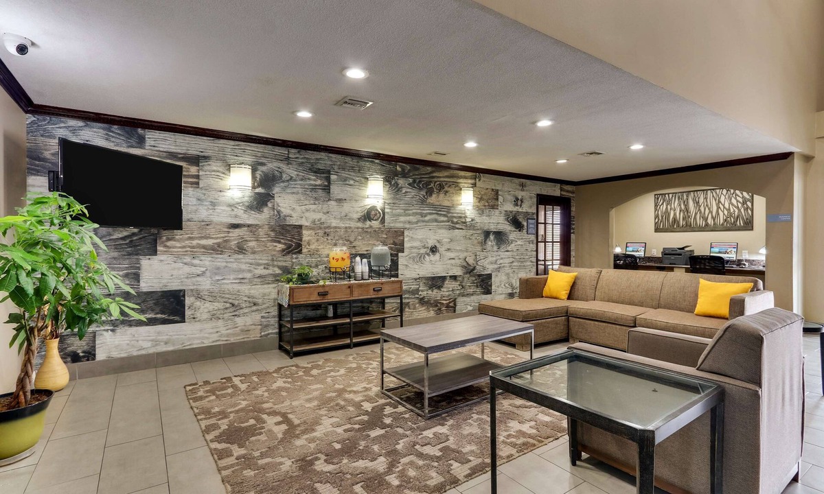 Wichita Falls Hotel | Best Western Plus University Inn & Suites