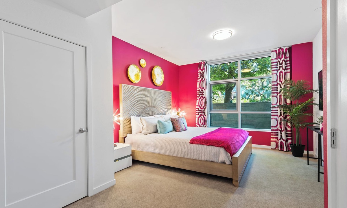 Mid-Wilshire Bed & Breakfast | Beverly Grove Chic City Oasis 2 BR Apt + Den