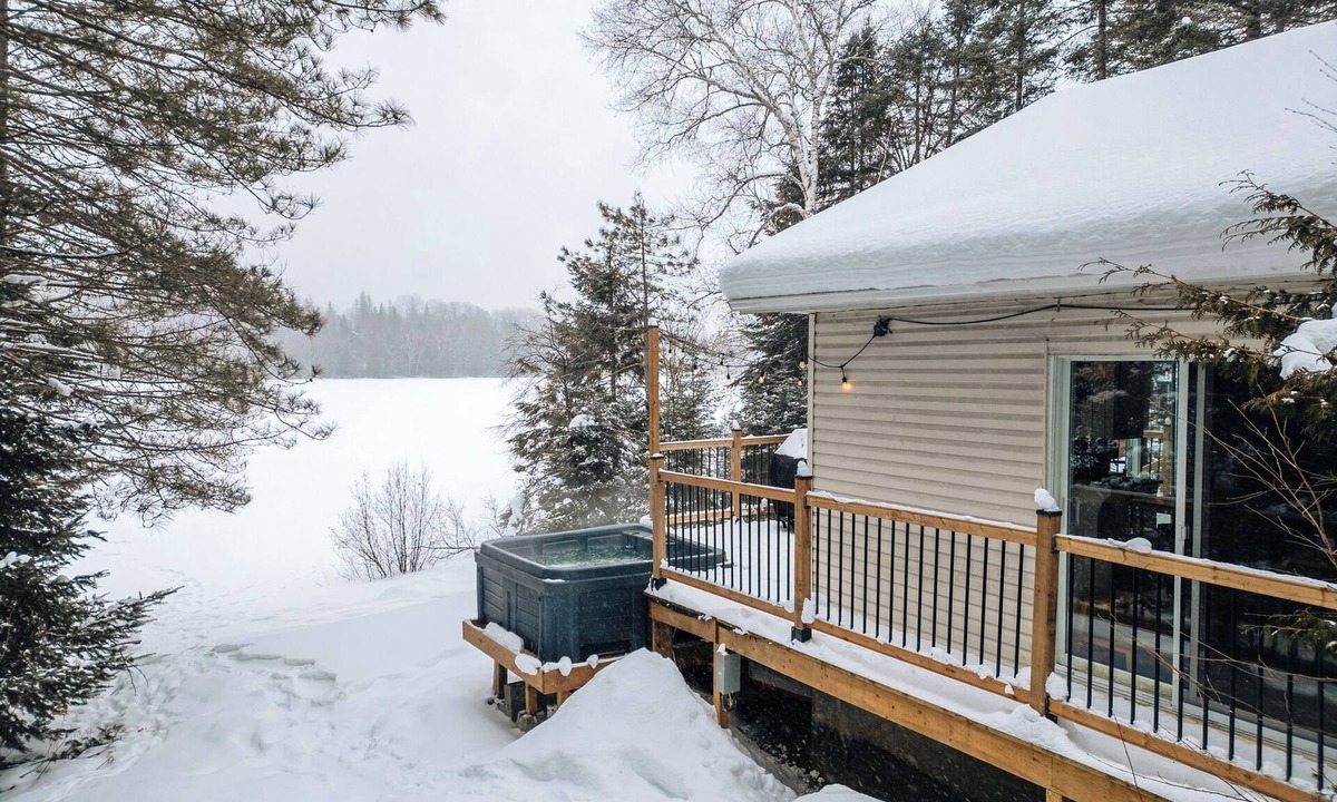 Nominingue Ski Chalet | Black Lake Chalet and Spa in the Laurentians