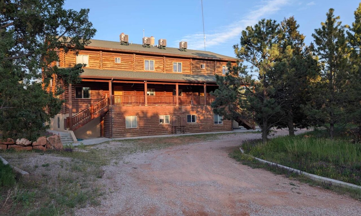 Hot Springs House | Black Pine Lodge
