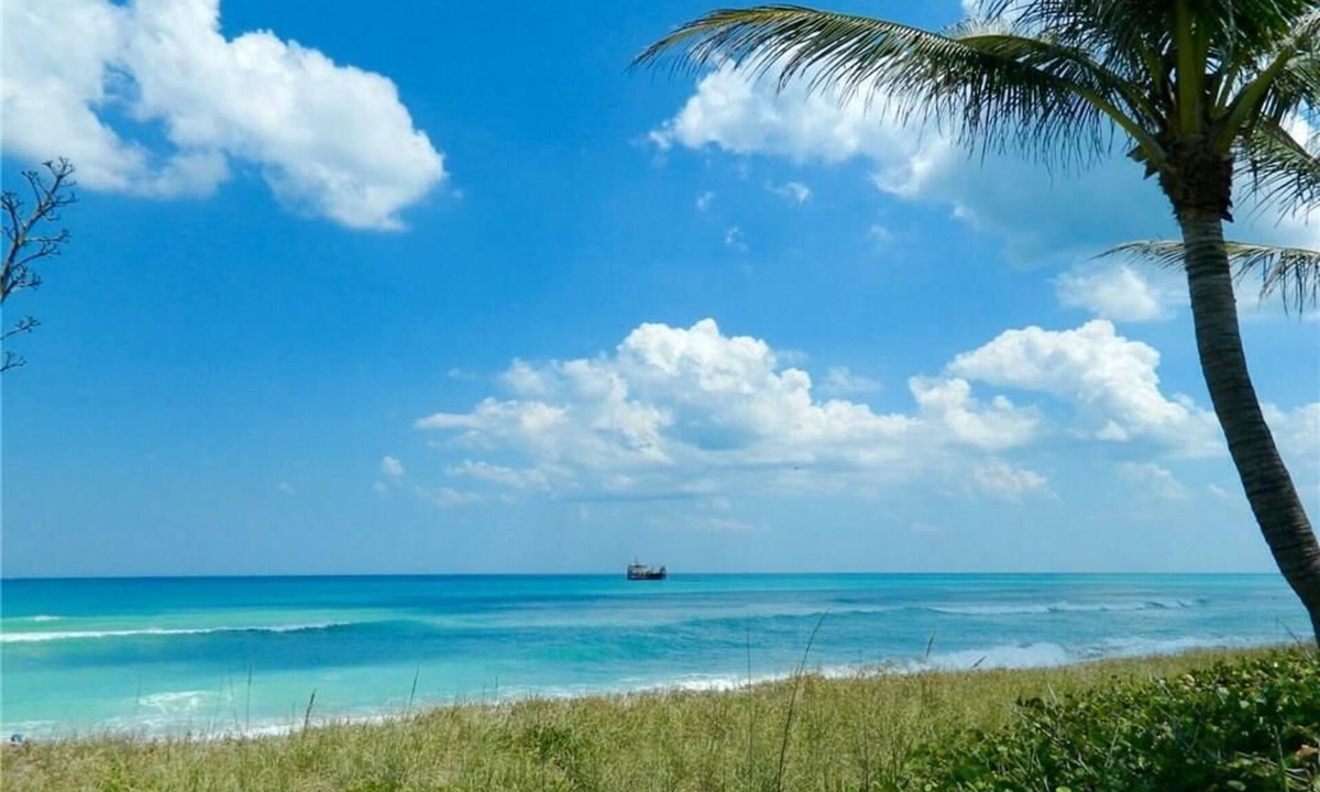 Hutchinson Island South House | Boating, Ocean pool on island waterfront home on canal. luxury kitchen.