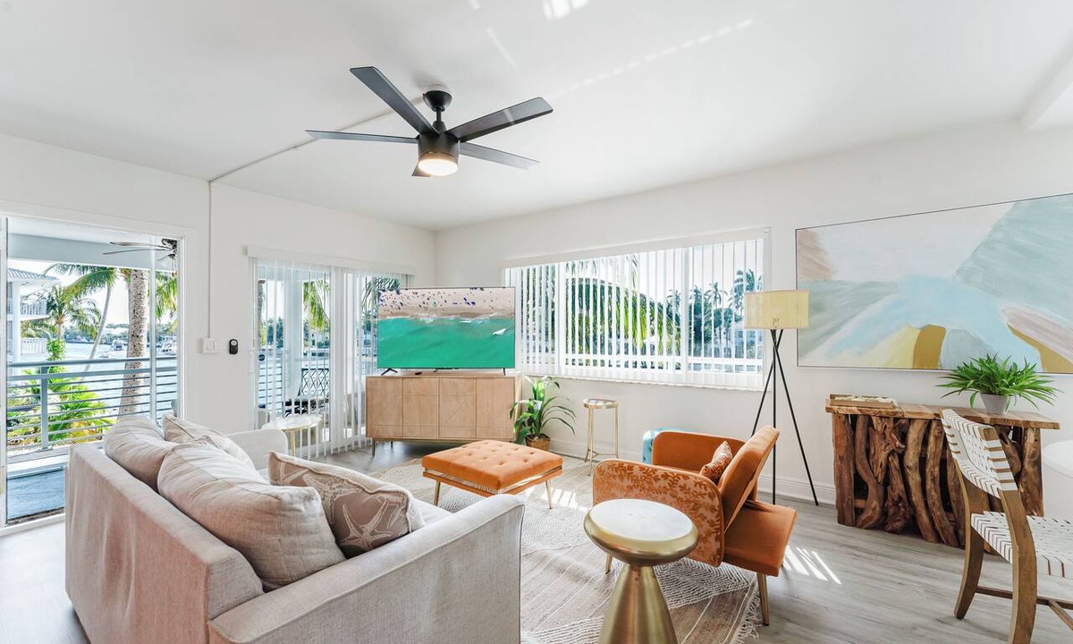 Boca Raton Apartment | Boca Waterfront Oasis: Bright Corner Unit – Walk to Beach