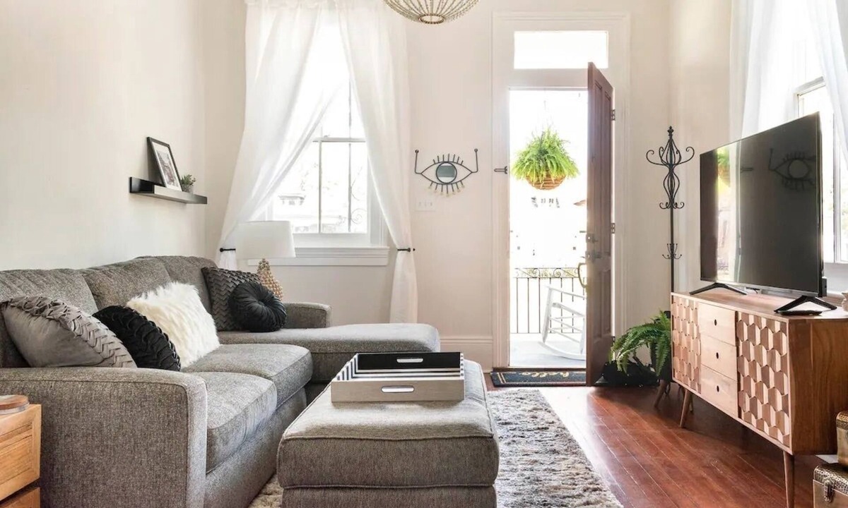 Esplanade Ridge House | Boho Chic 3 bedroom on Broad