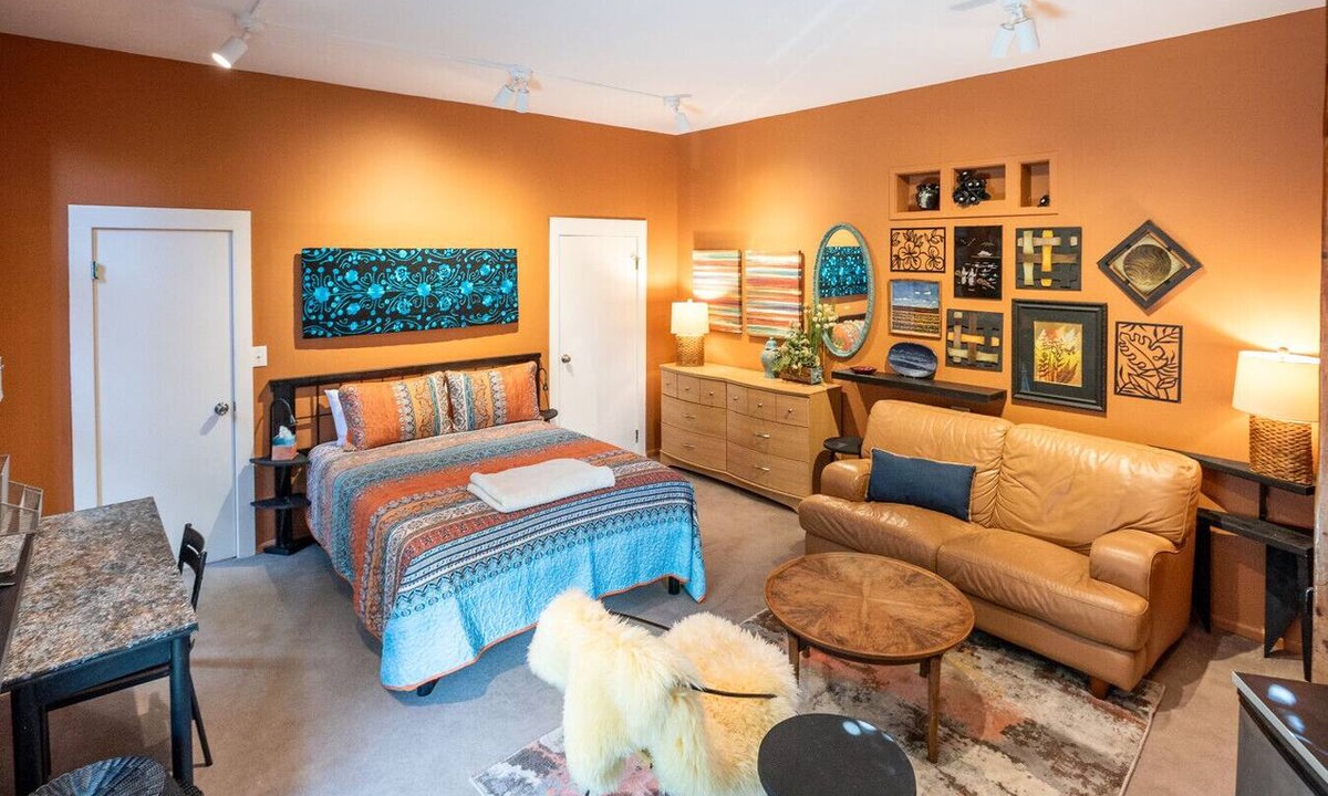 North Queen Anne Condo | Boho Studio on 8th Ave West | Queen Anne, Seattle Near Stadium