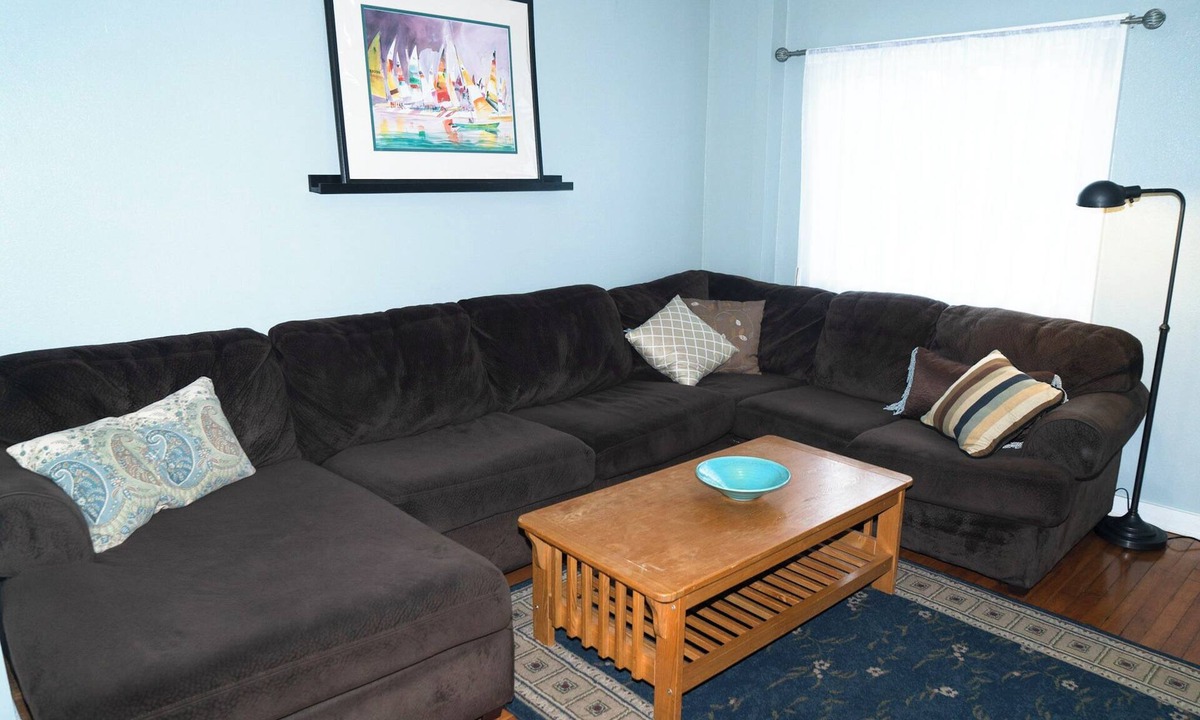 Washington Square Apartment | Bon Aire Apartment is in downtown Mobile on the Mardi Gras Parade Route