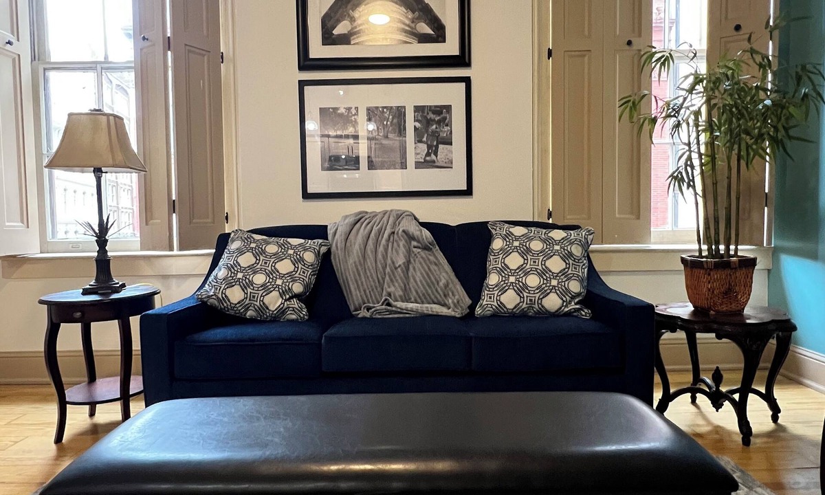 Central Business District House | Bourbon - Two Bedroom, A Block Away From Parades, Pet Friendly!