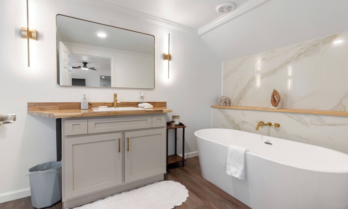 Saint Elmo House | Brand new Beautiful 3-bedroom house with AC in quaint Theodore
