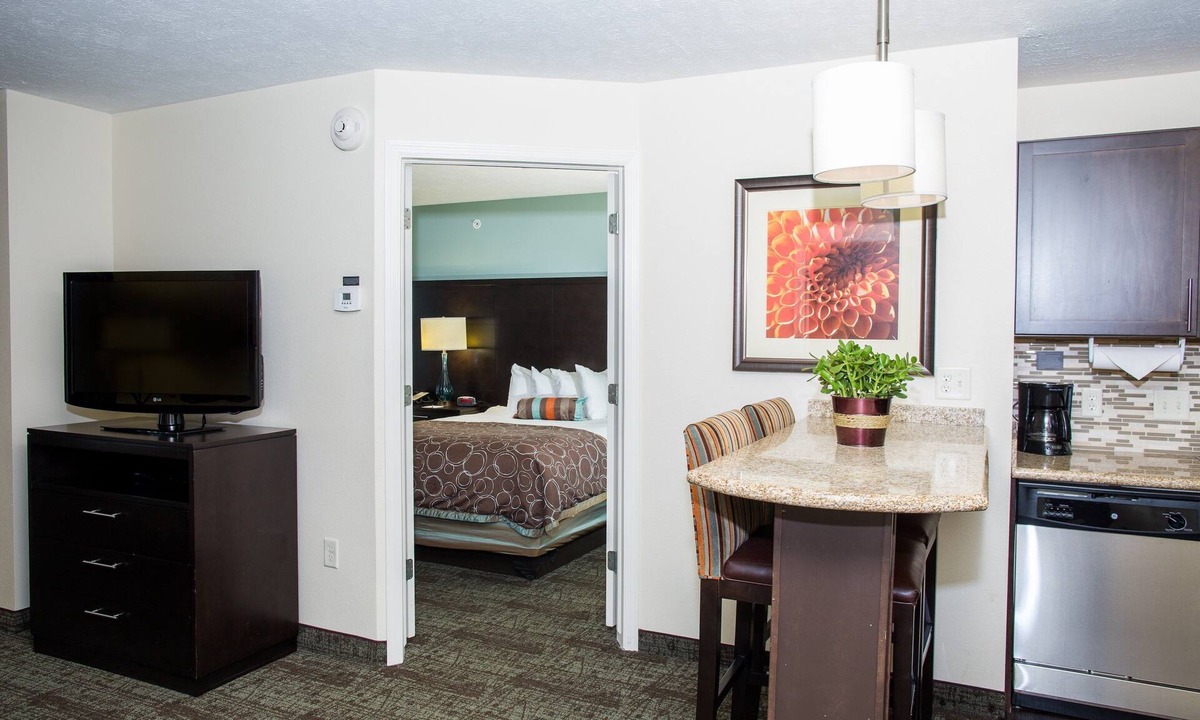 Lincoln Condo | Breakfast & Pool, Close to Univ of Nebraska