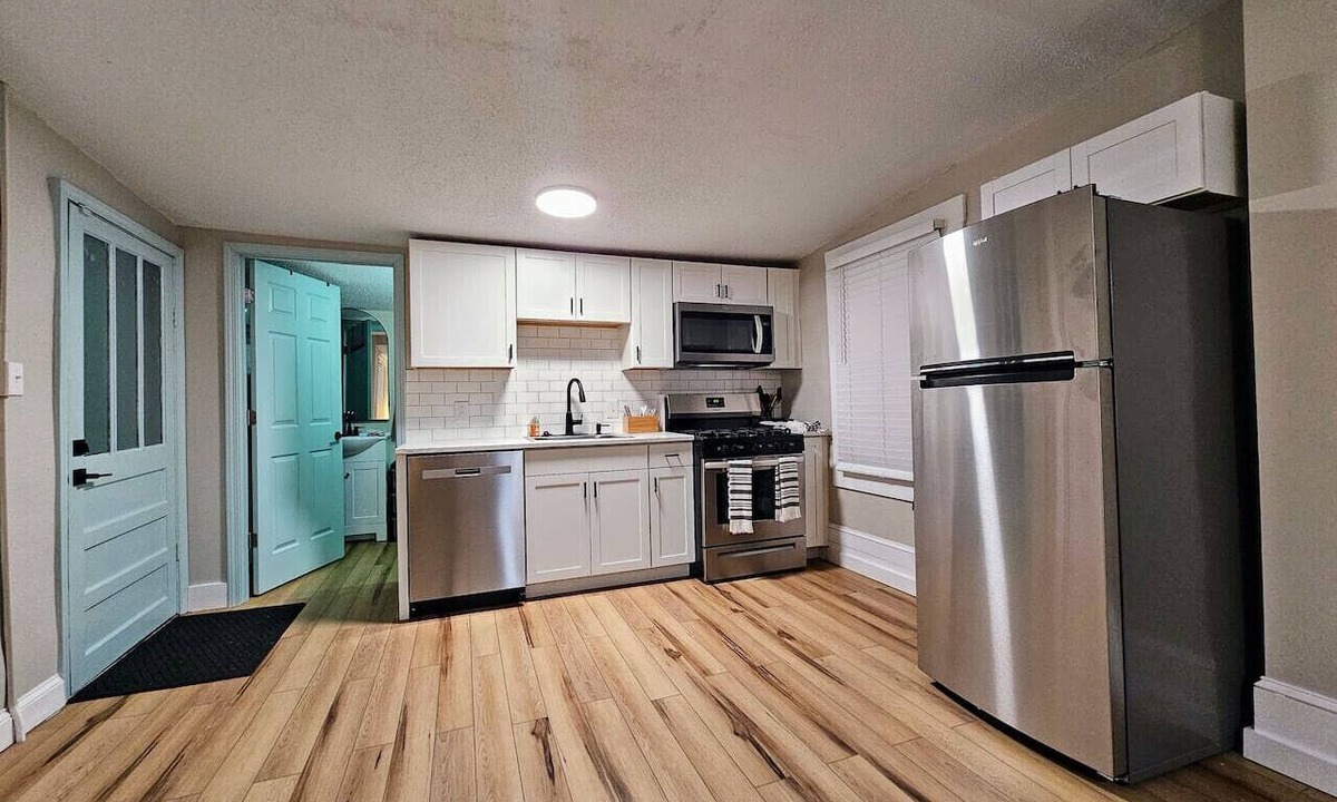 Bristol Apartment | Brickhaven Studio: Detached Kitchen turned Studio!