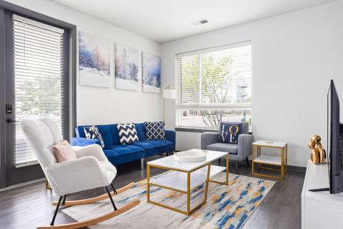 Indianapolis Apartment | Bright & Cozy 2BR Retreat w Parking Broad Ripple
