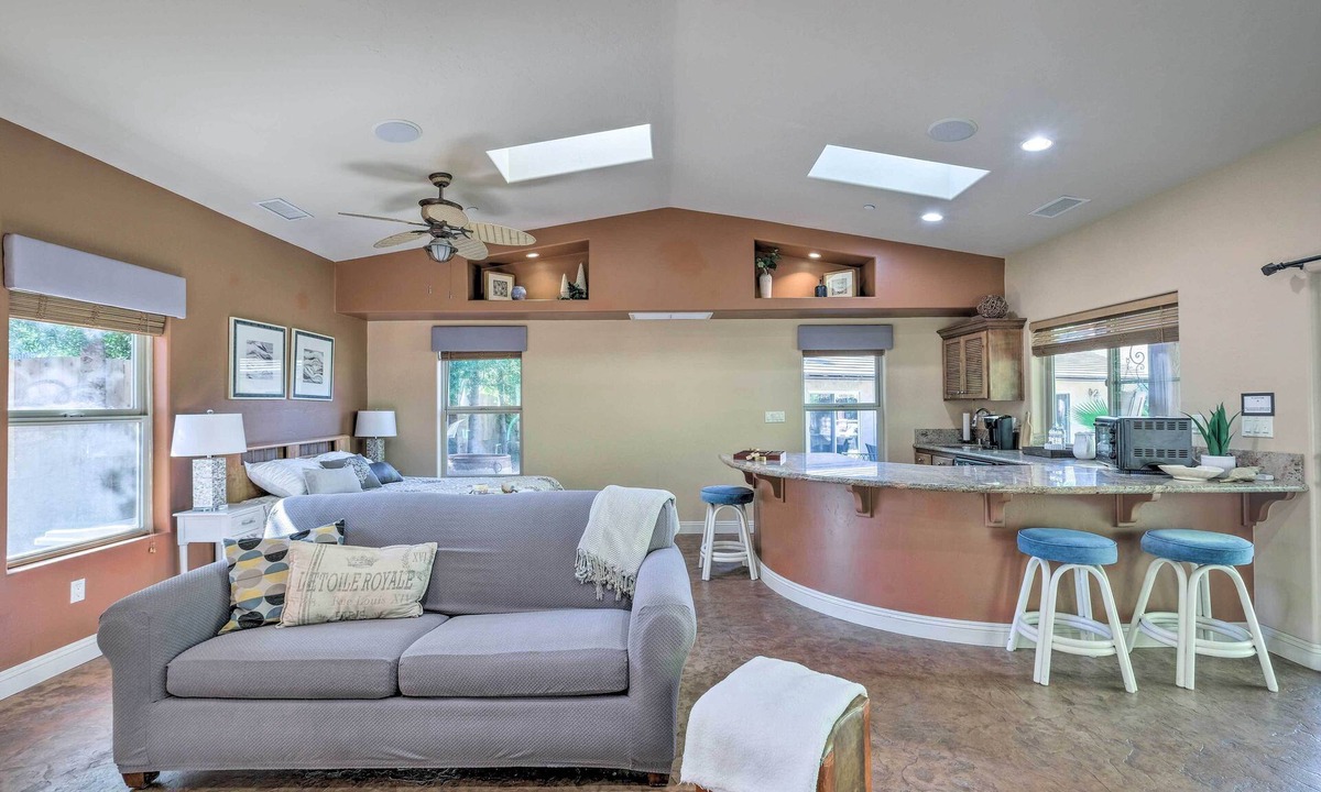 Poway Apartment | Bright Poway Studio w/Shared Outdoor Pool!