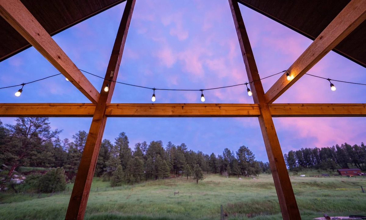 Custer House | Buffalo Bungalow - 2 BD Cabin
