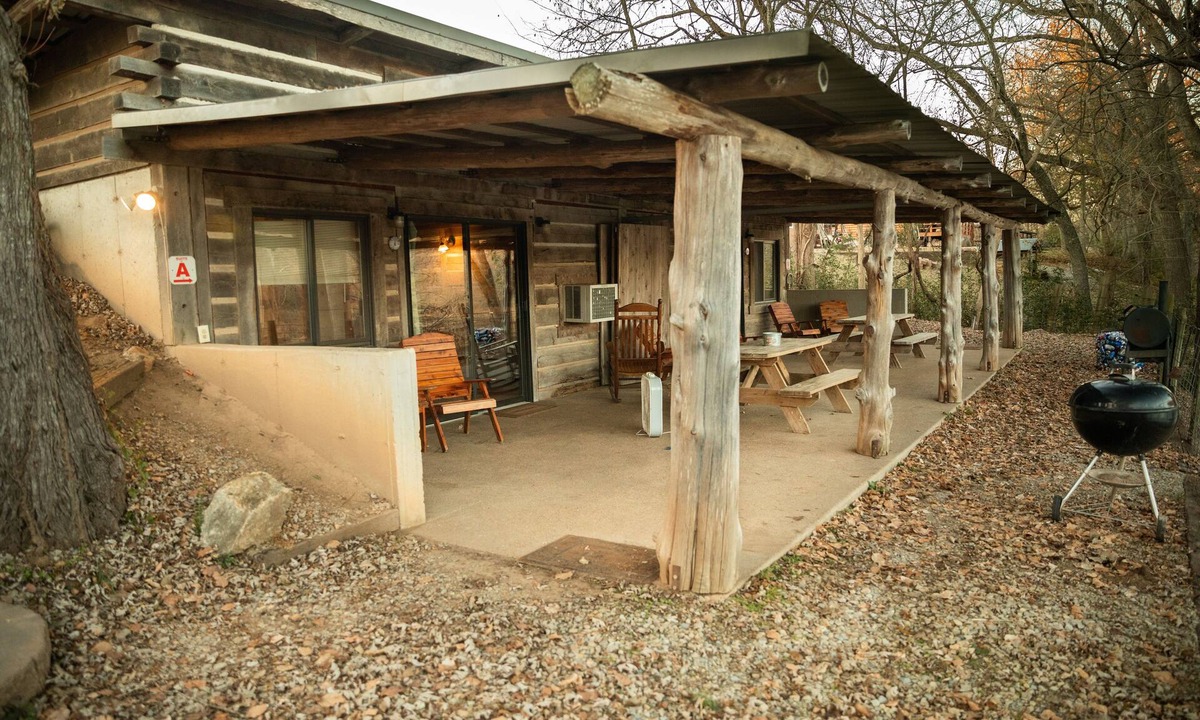 Buffalo City Cabin | Bunk Lodge - Rileys Outfitter