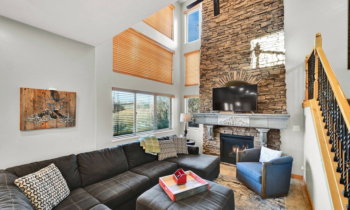 Wolf Creek Condo | C704 Snowcat Outpost | 3BR Eden | Hot Tub & Views