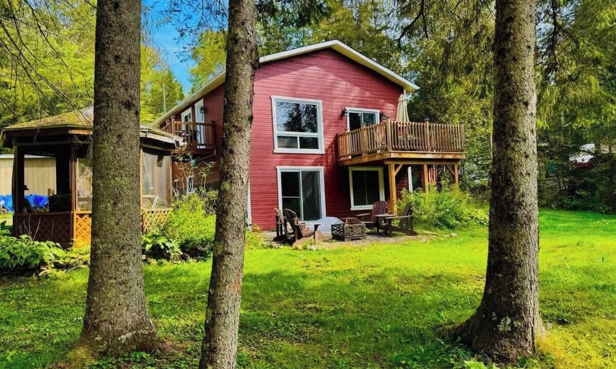 Sainte-Therese-de-la-Gatineau Ski Chalet | Chalet du Ruisseau-Direct Access to Lake Michel, Enjoy Nature Year-Round