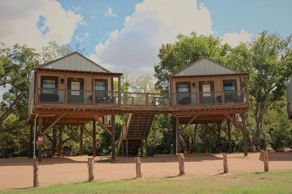 Sutherland Springs RV Rental | Cabaña Son's Rio Cibolo Waterfront Cabin, San Antonio, Texas