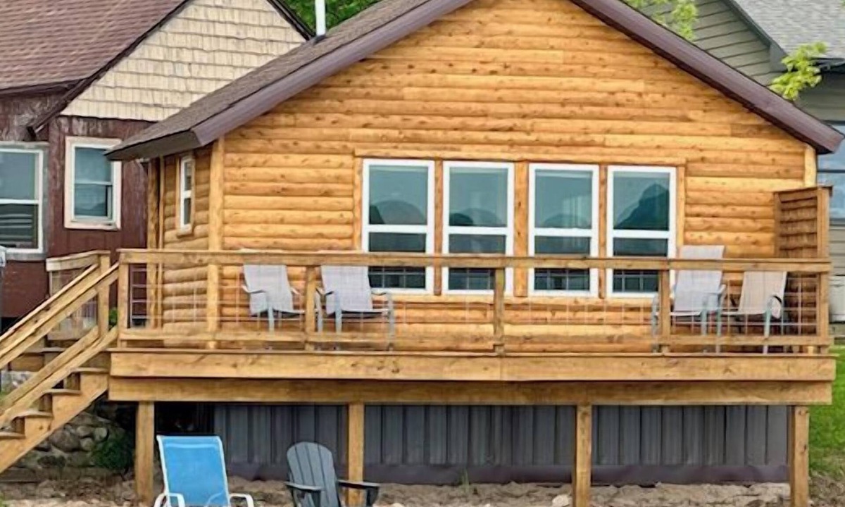 Au Train Cottage | Cabin on the beach with lakeviews and fireplace