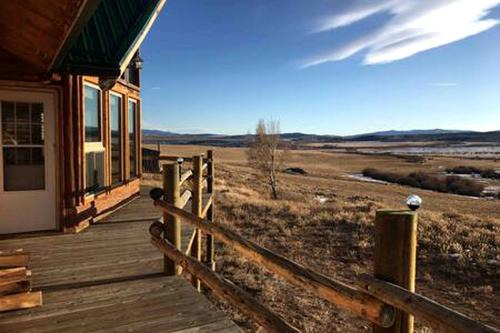 Walden House | Cabin Rental for Large Groups Ideal for Colorado Glamping