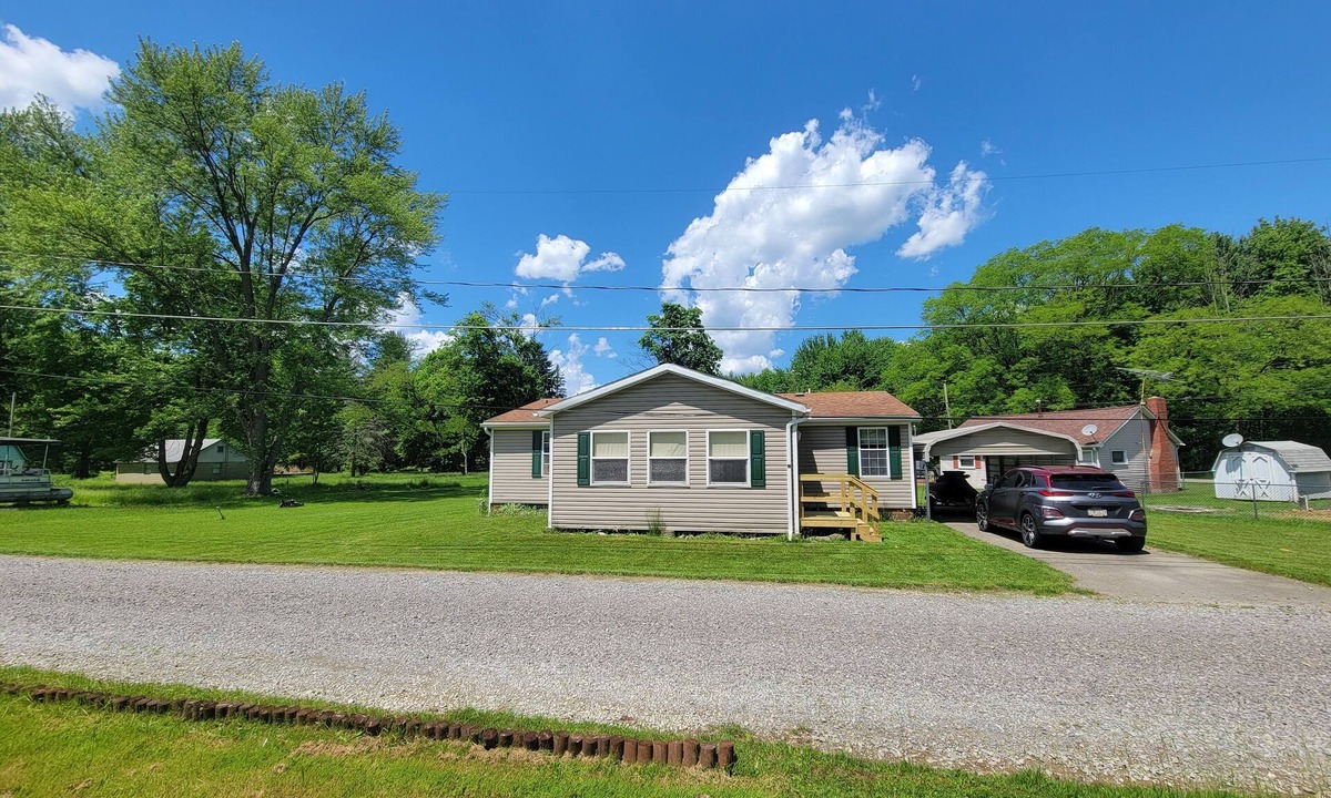 Pymatuning South Cabin | Camp Not Found - 3 Queen Bedrooms by the lake