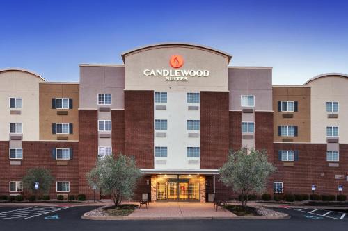 Clarksville Hotel | Candlewood Suites Louisville North by IHG