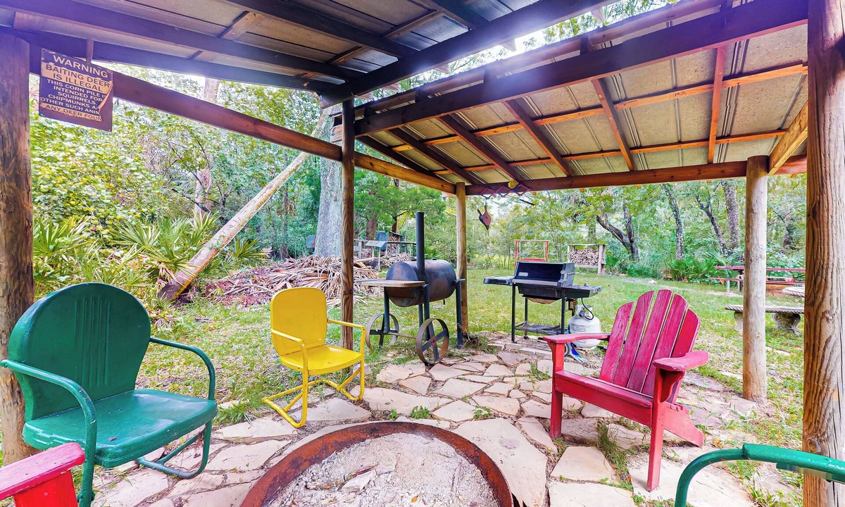 Bronson Cabin | Canoe, Fire Pit & Grill! Wacassa River Retreat
