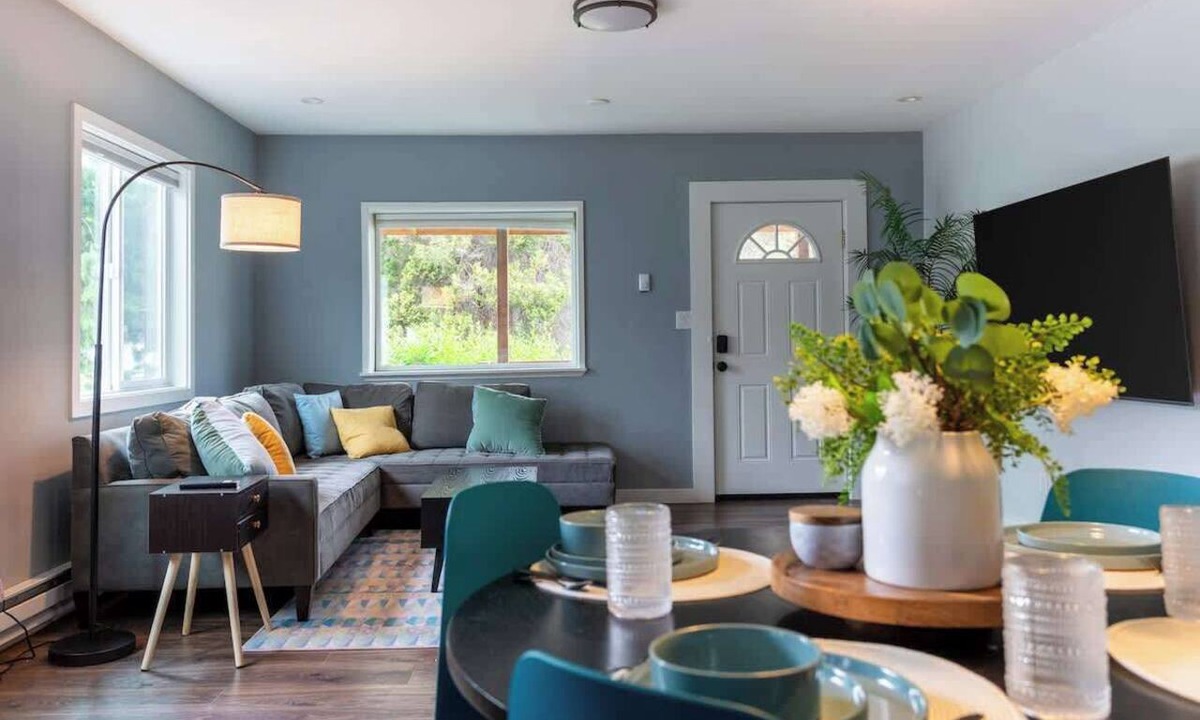 Madison Park Apartment | Central 2BR w/Heated Bath Floors and Front Porch